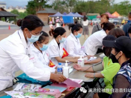 义诊服务丨心系群众 服务百姓，澜沧县妇幼保健院到新街开展义诊活动