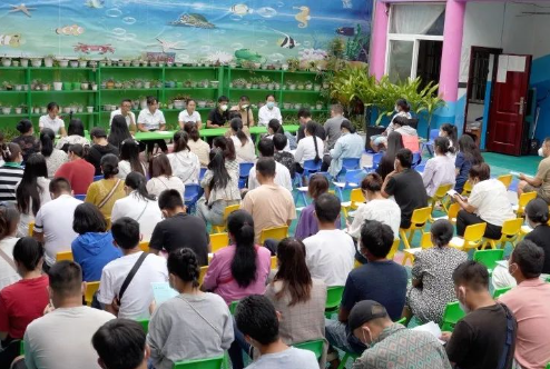 呵护儿童健康丨澜沧县妇幼保健院到育德幼儿园开展预防接种知识讲座
