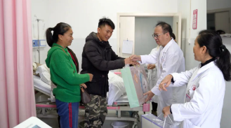 情暖人心，共庆龙年丨澜沧县妇幼保健院开展2024年“新年慰问送祝福 真切关怀暖人心”慰问活动