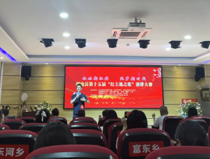 澜沧县妇幼保健院青年医生张沥在“红土地之歌”演讲大赛中抒写青年医护担当