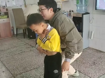 防范意外伤害，守护幼儿成长 —— 澜沧县妇幼保健院走进八一幼儿园开展急救知识讲座