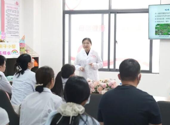 守护新生命 生育期健康管理丨武汉大学郭喻教授一行莅临澜沧县妇幼保健院开展主题宣讲活动